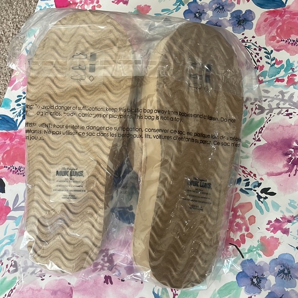 Muk Luks platform slippers - Picture 7 of 9